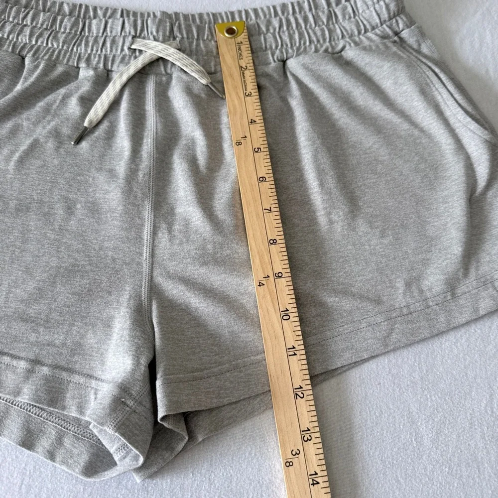 Vuori Halo Performance Shorts Women XL Gray Athleisure Yoga Lounge
